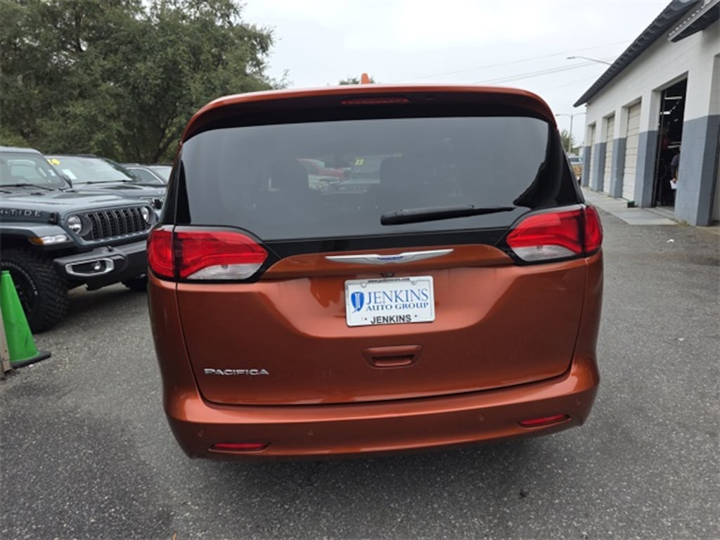 Used 2018 Chrysler Pacifica LX Van