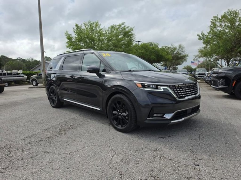 Used 2024 Kia Carnival SX Prestige MPV