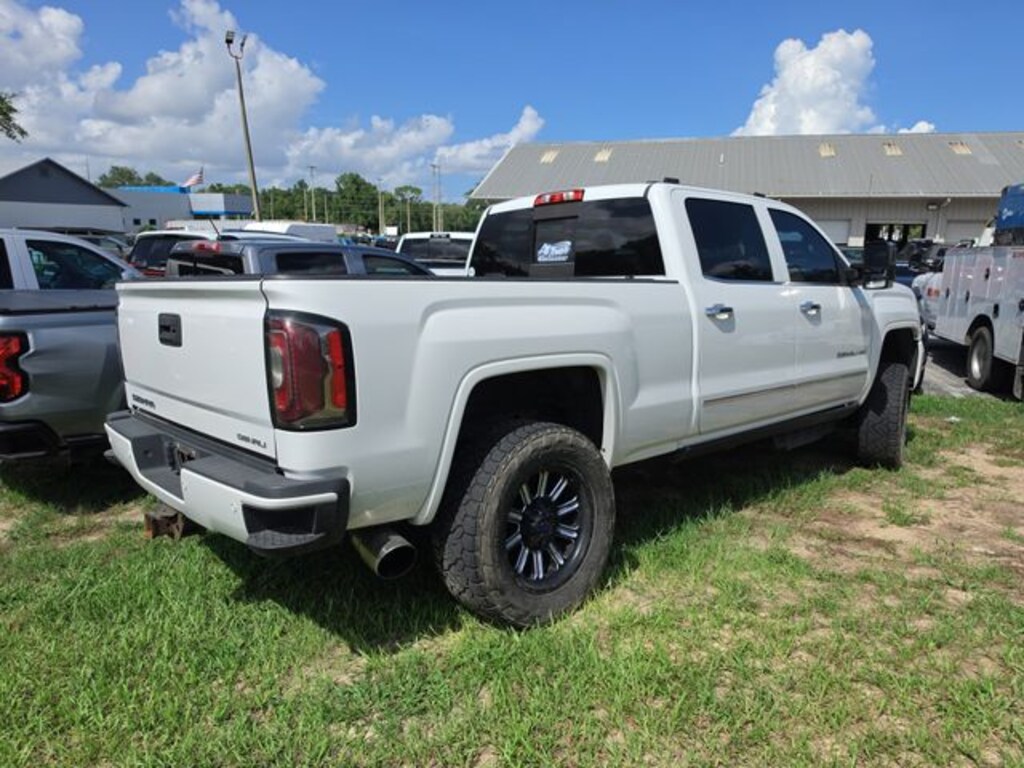 Used 2019 GMC Sierra 2500HD Denali Truck Crew Cab