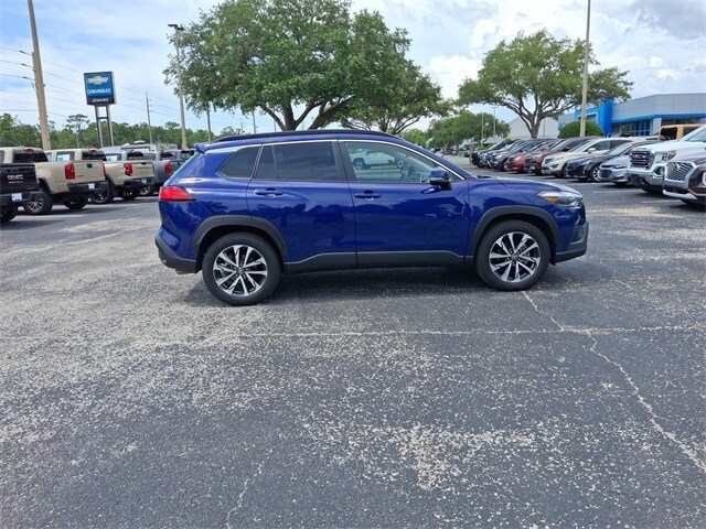 2024 Toyota Corolla Cross XLE photo 2