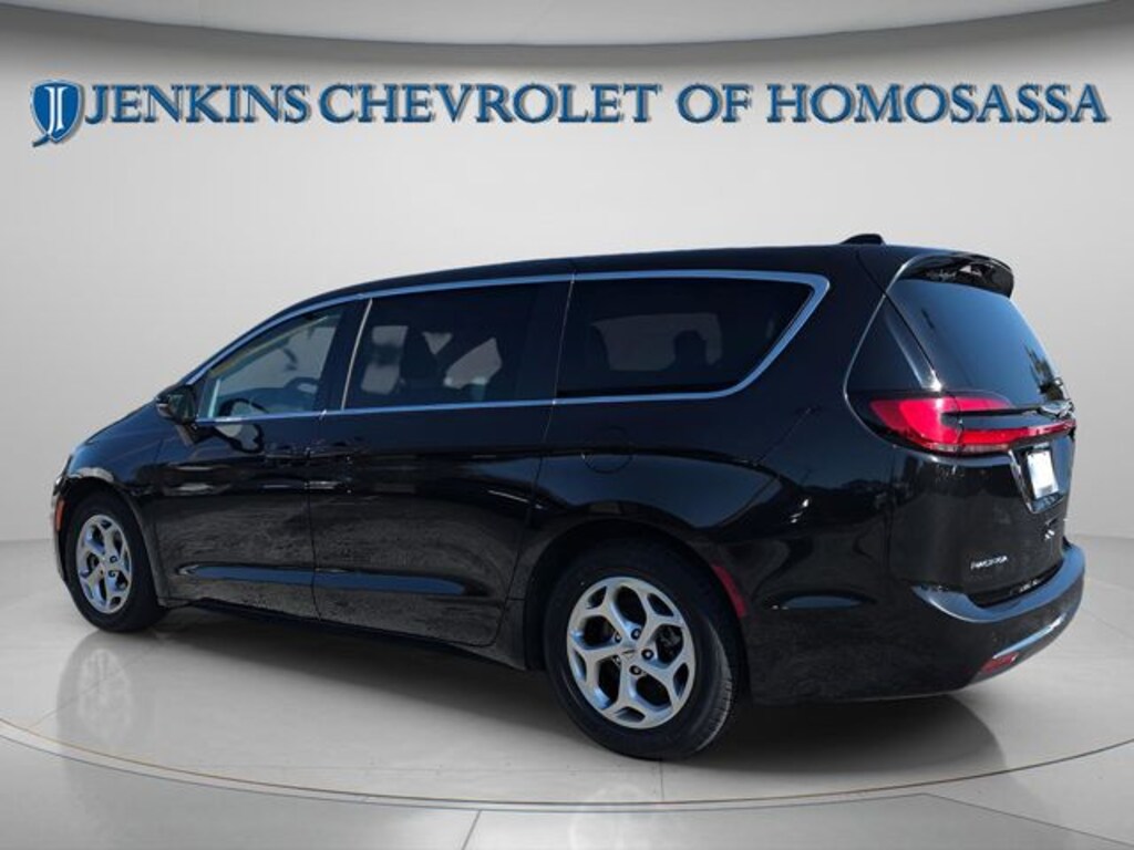 Used 2024 Chrysler Pacifica Limited Van Passenger Van