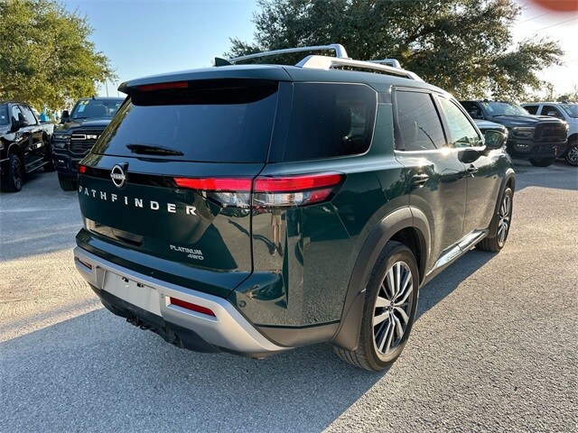 2022 Nissan Pathfinder Platinum photo 2