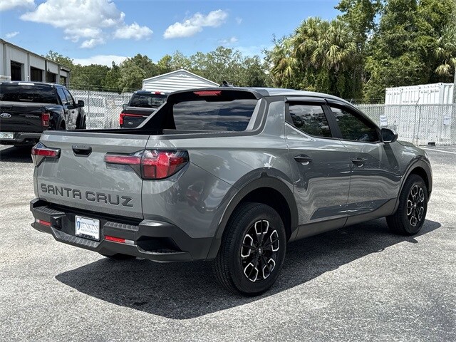 2024 Hyundai Santa Cruz SE photo 3