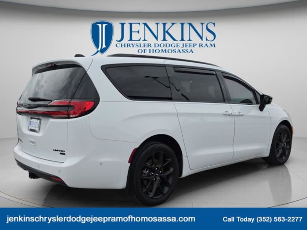 Used 2024 Chrysler Pacifica Limited Van Passenger Van