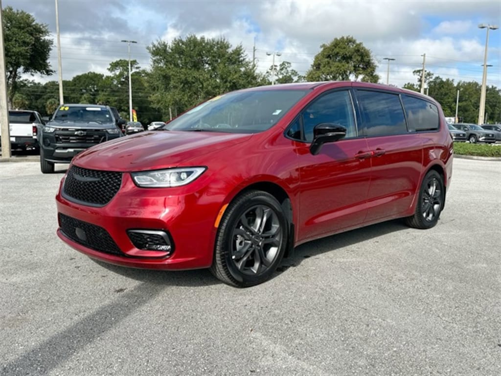 New 2026 Chrysler Pacifica SELECT Passenger Van