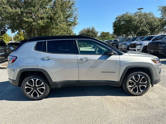 2023 Jeep Compass Limited photo 2