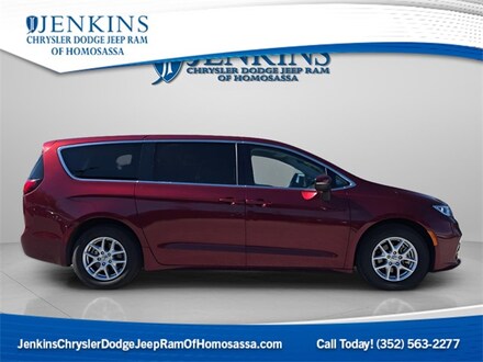 2023 Chrysler Pacifica Touring L Van Passenger Van