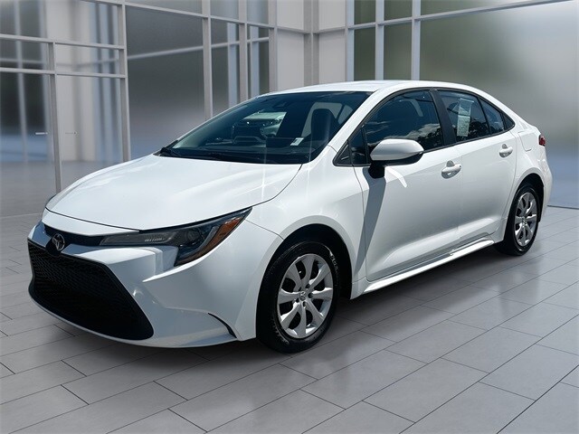 2022 Toyota Corolla LE photo 2