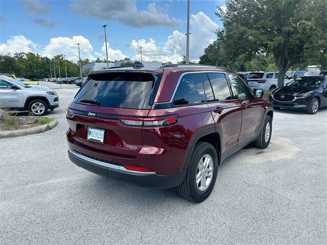 2022 Jeep Grand Cherokee Laredo photo 4