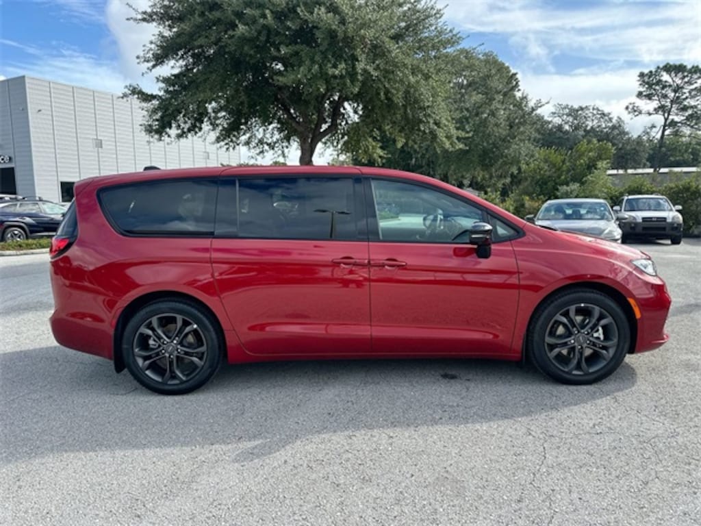 New 2026 Chrysler Pacifica SELECT Passenger Van