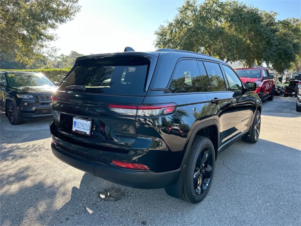 New 2025 Jeep Grand Cherokee ALTITUDE 4X4 Sport Utility