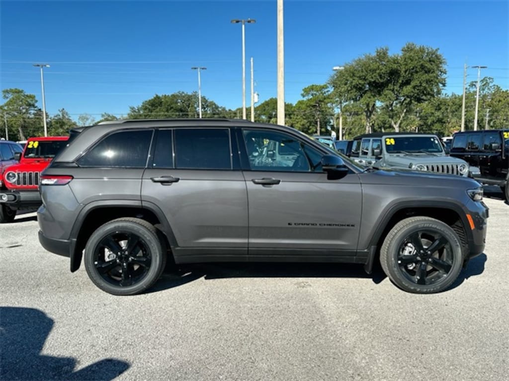 New 2025 Jeep Grand Cherokee ALTITUDE 4X4 Sport Utility