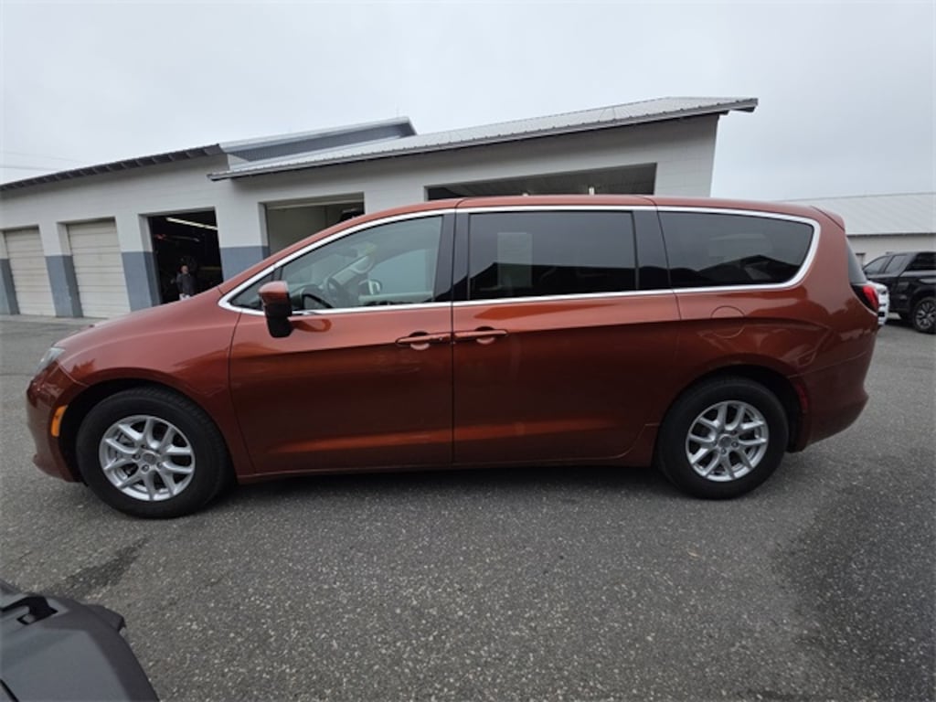 Used 2018 Chrysler Pacifica LX Van
