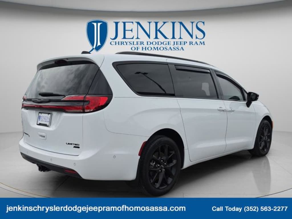 Used 2024 Chrysler Pacifica Limited Van Passenger Van