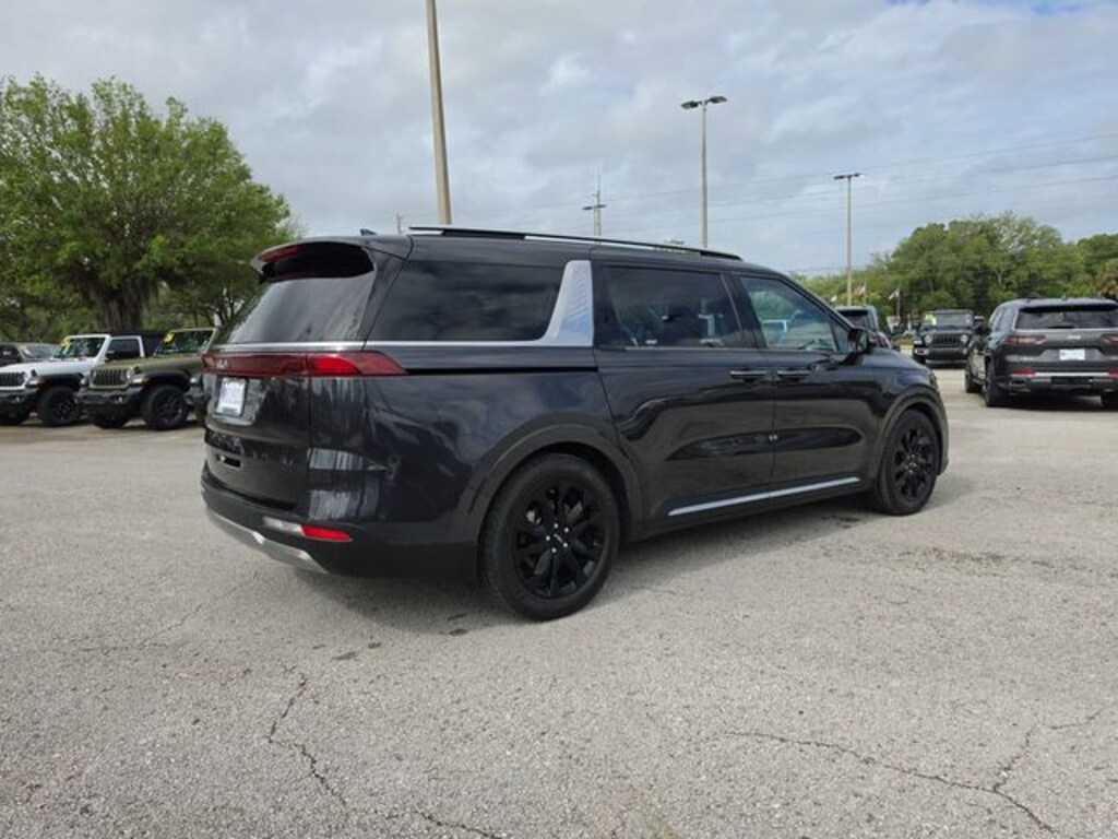 Used 2024 Kia Carnival SX Prestige MPV