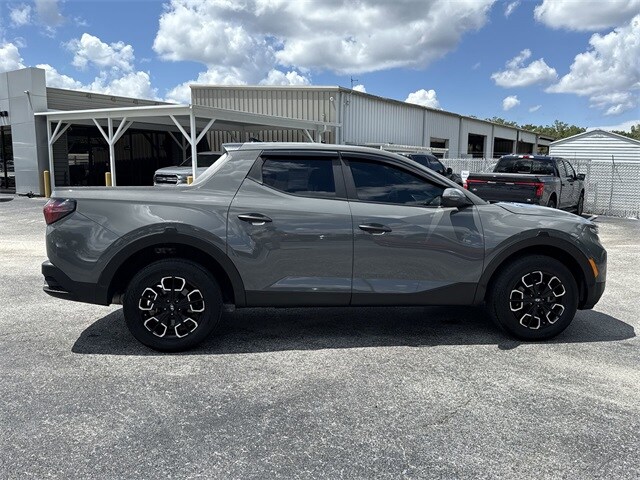 2024 Hyundai Santa Cruz SE photo 2
