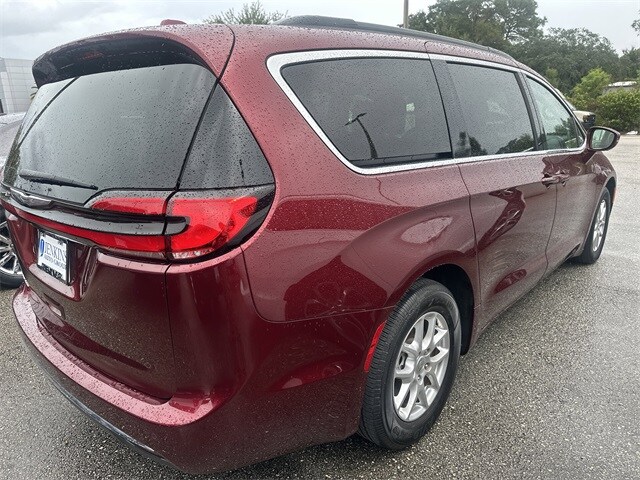 2022 Chrysler Pacifica Touring L photo 3