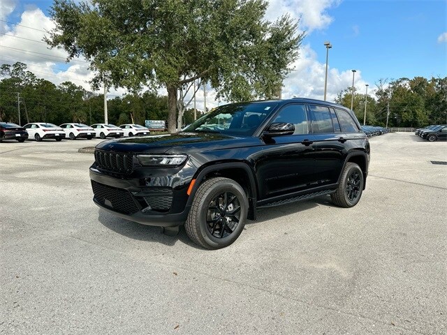 2025 Jeep Grand Cherokee Altitude photo 2