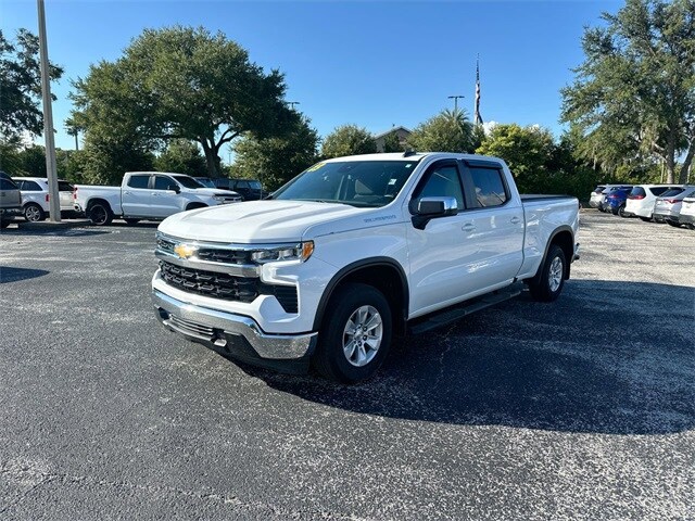 2023 Chevrolet Silverado 1500 LT photo 2