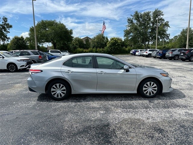 2020 Toyota Camry L photo 2