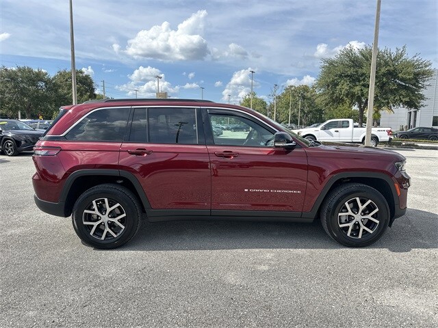 2024 Jeep Grand Cherokee Limited photo 2