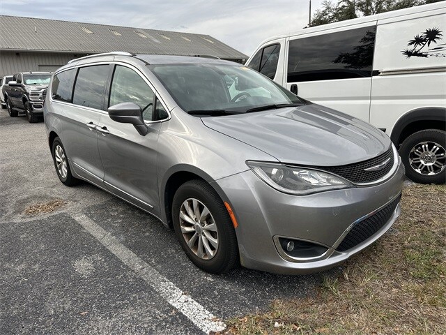 2020 Chrysler Pacifica Touring L photo 2
