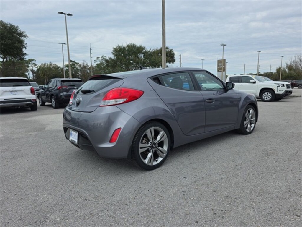 Used 2016 Hyundai Veloster Base w/Yellow Accent Hatchback