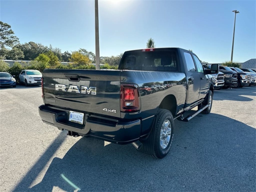 New 2026 Ram 2500 BIG HORN CREW CAB 4X4 6'4 BOX Pickup