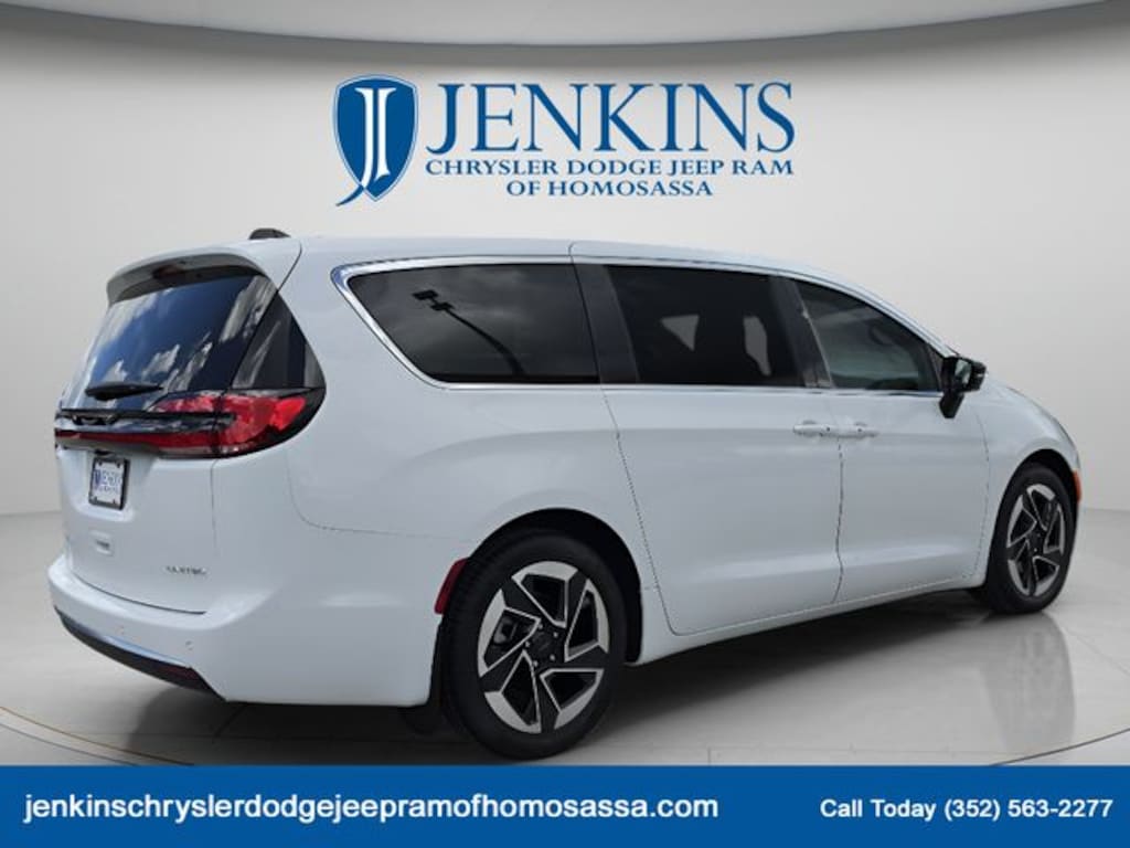 New 2027 Chrysler Pacifica LIMITED Passenger Van