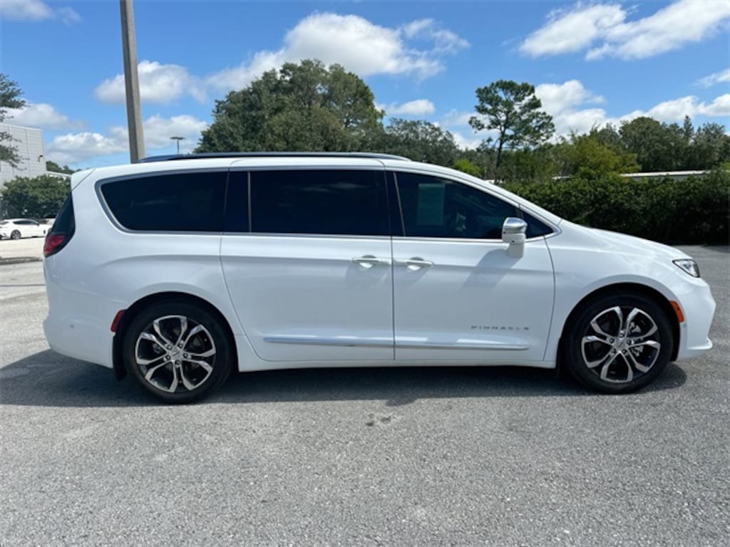 Used 2024 Chrysler Pacifica Pinnacle Van Passenger Van