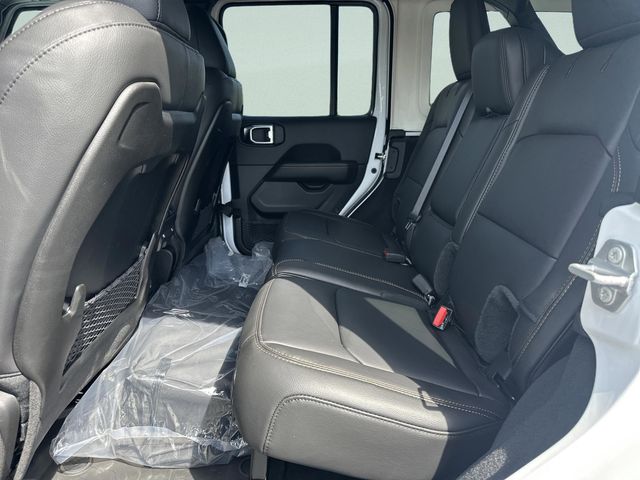 2025 Jeep Wrangler 4-Door Sahara - Photo 15
