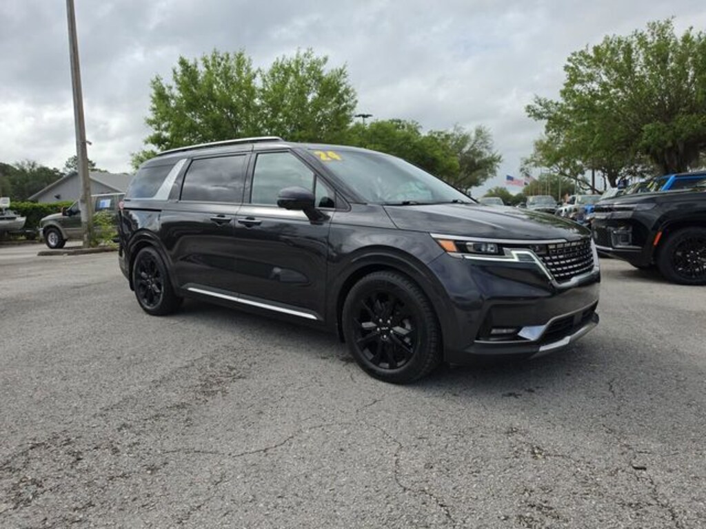 Used 2024 Kia Carnival SX Prestige MPV