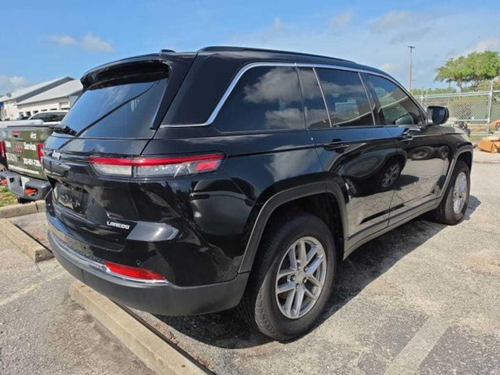 Used 2025 Jeep Grand Cherokee Laredo SUV