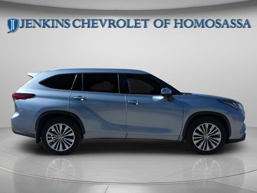 Used 2023 Toyota Highlander L SUV