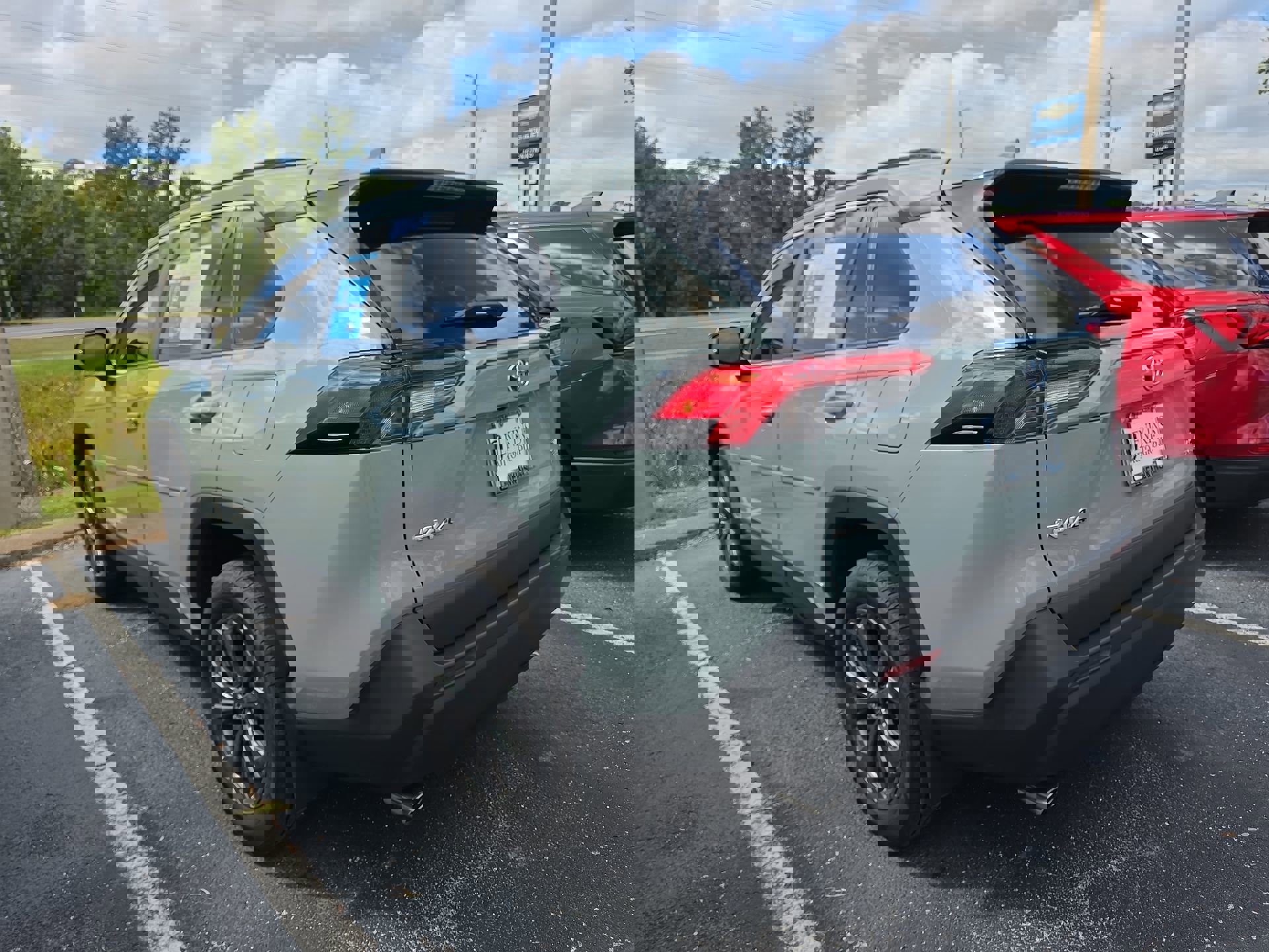 2022 Toyota RAV4 Hybrid XLE Premium photo 2