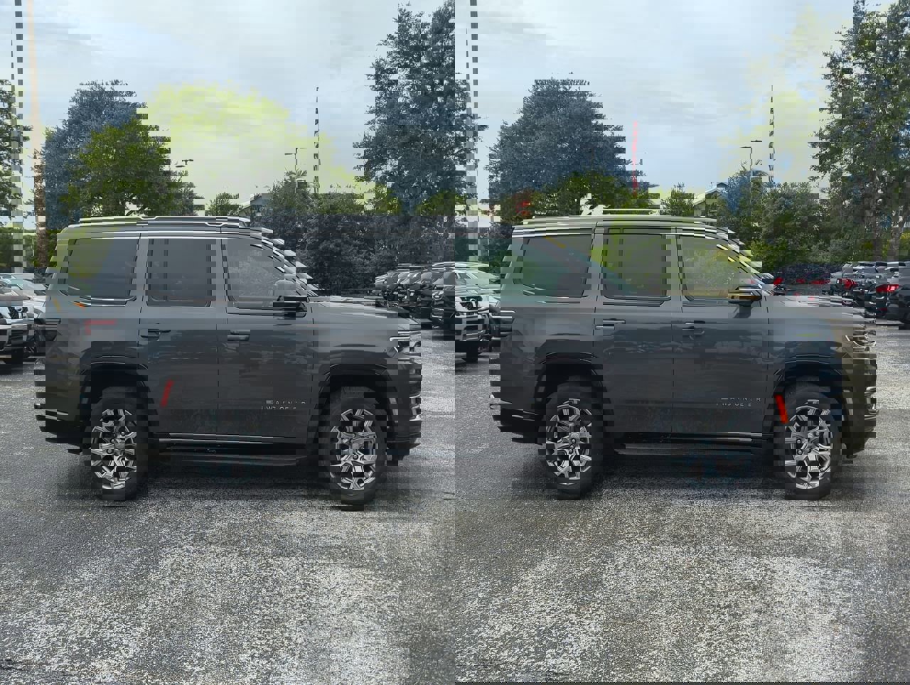 2022 Jeep Wagoneer Series II photo 2
