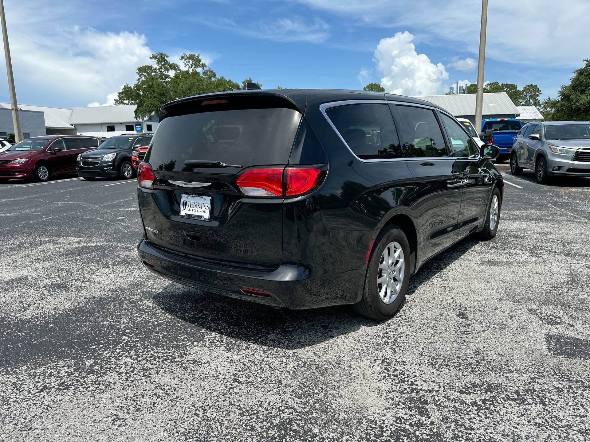 2022 Chrysler Voyager LX photo 4