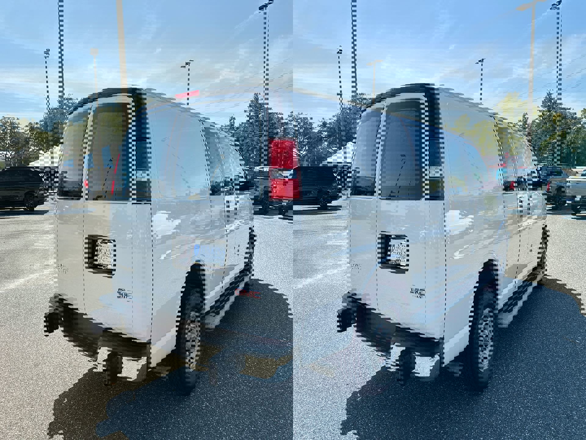 2024 Gmc Savana Cargo 2500 photo 4