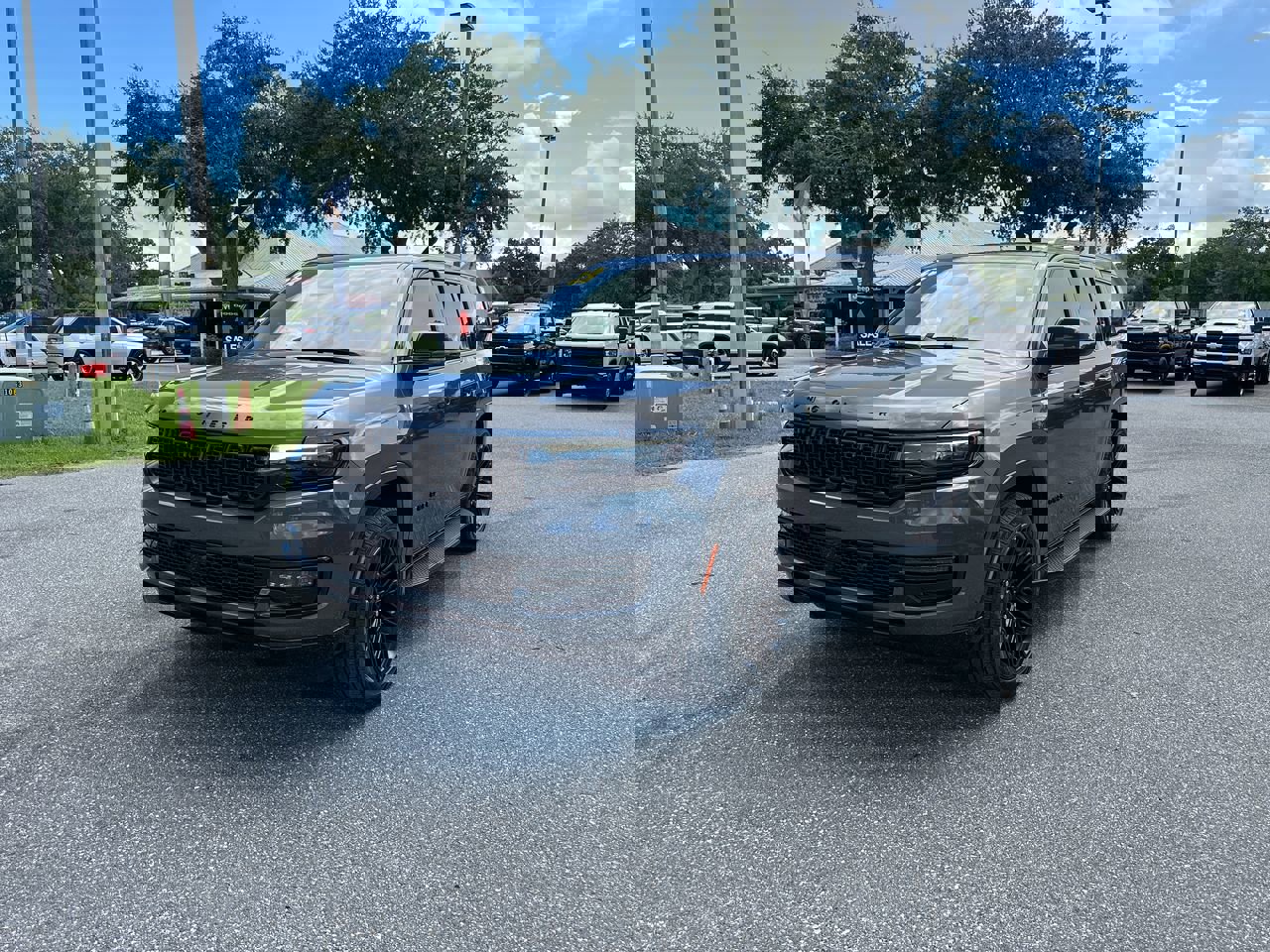 2023 Jeep Wagoneer Series II Carbide photo 2