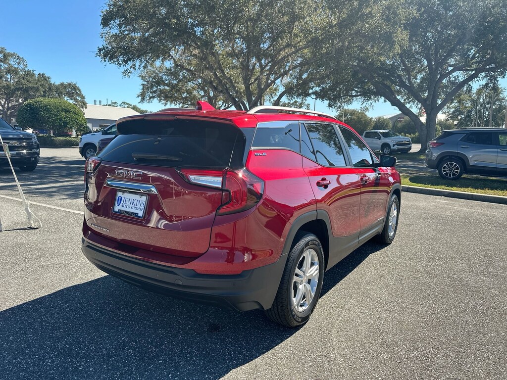 Used 2022 GMC Terrain SLE FWD  SLE