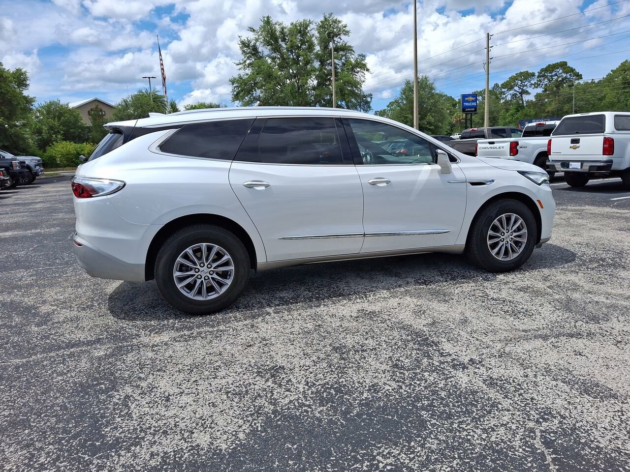2023 Buick Enclave Essence photo 3