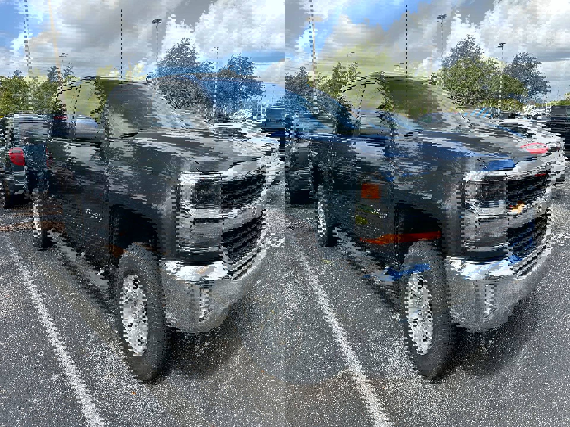 2018 Chevrolet Silverado 1500 LT photo 3