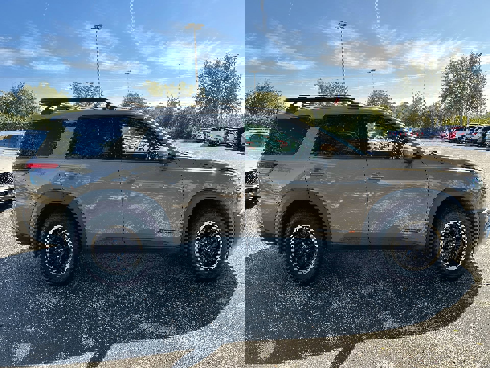 2023 Nissan Pathfinder Rock Creek photo 2