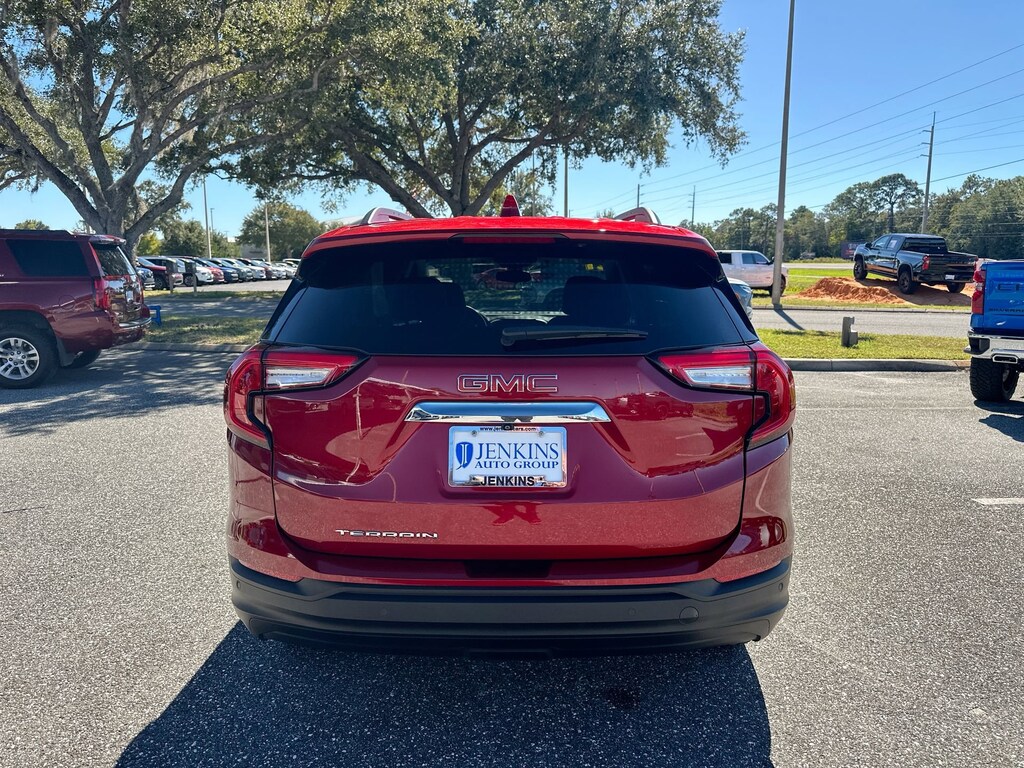 Used 2022 GMC Terrain SLE FWD  SLE