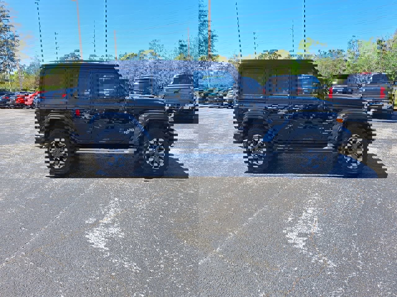 2023 Jeep Wrangler Sahara photo 3