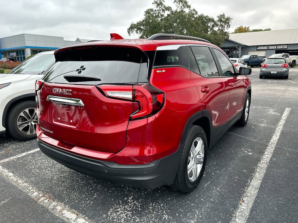 Used 2022 GMC Terrain SLE FWD  SLE