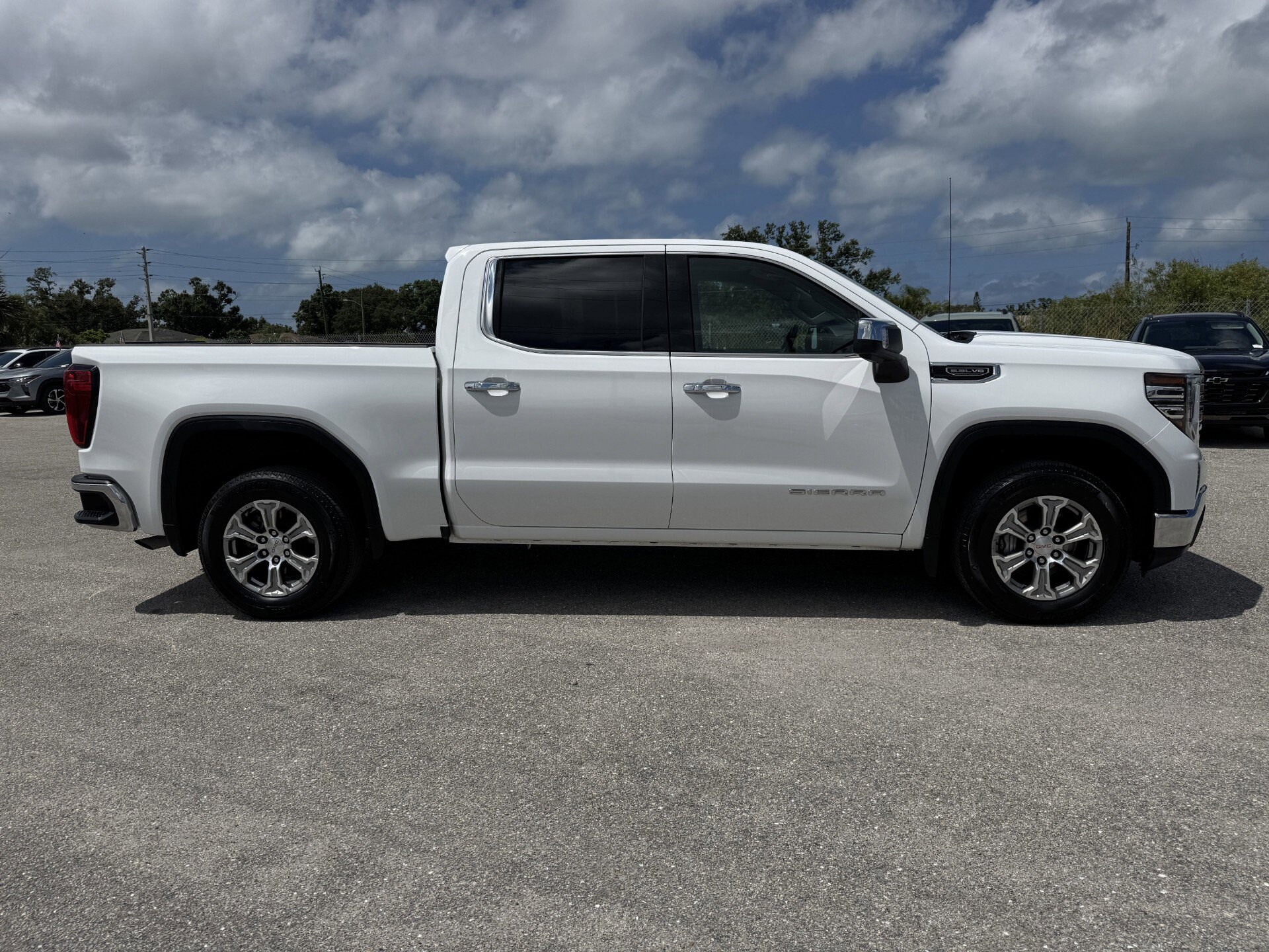 2024 Gmc Sierra 1500 SLT photo 2