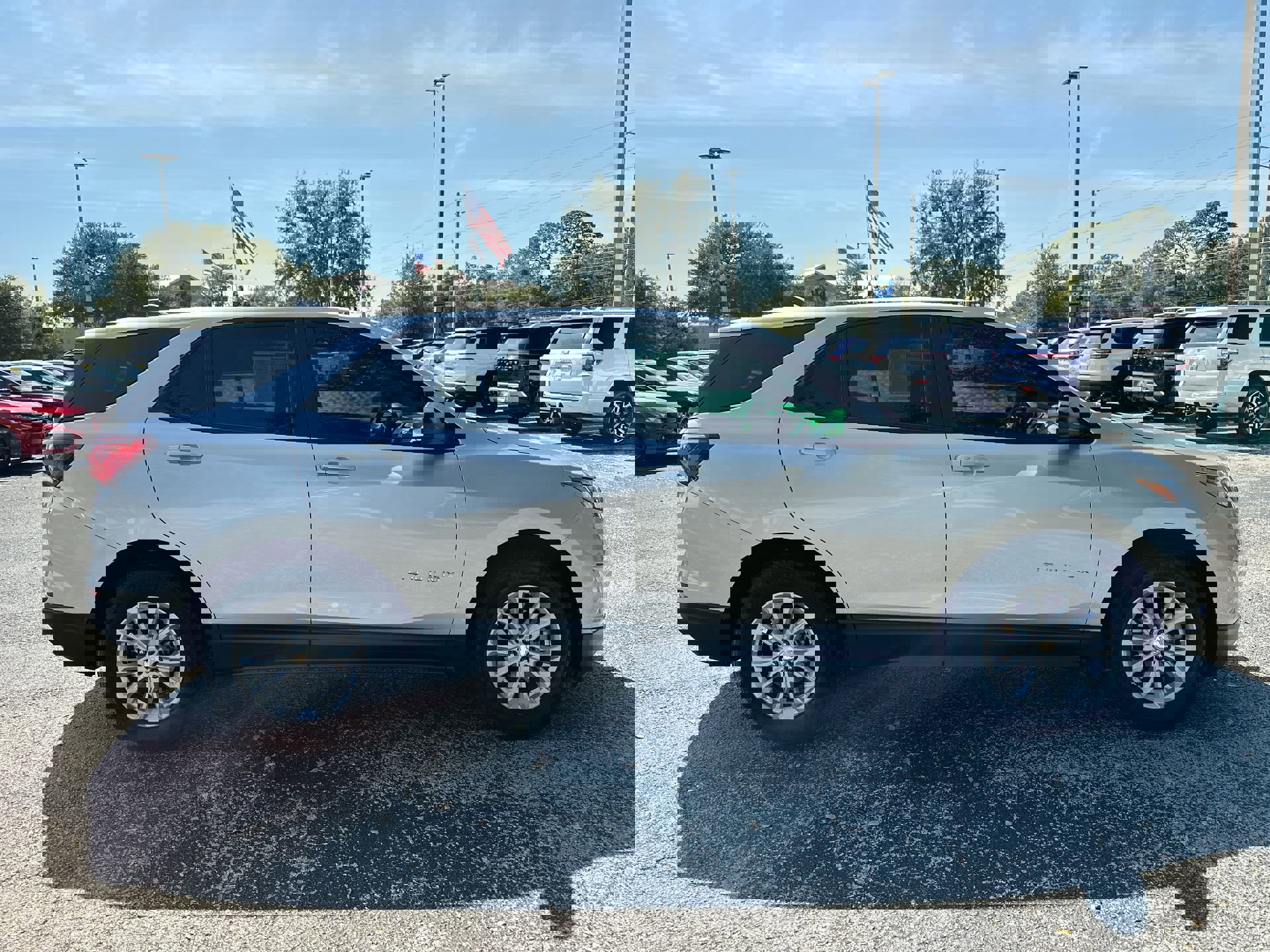 2021 Chevrolet Equinox LS photo 3