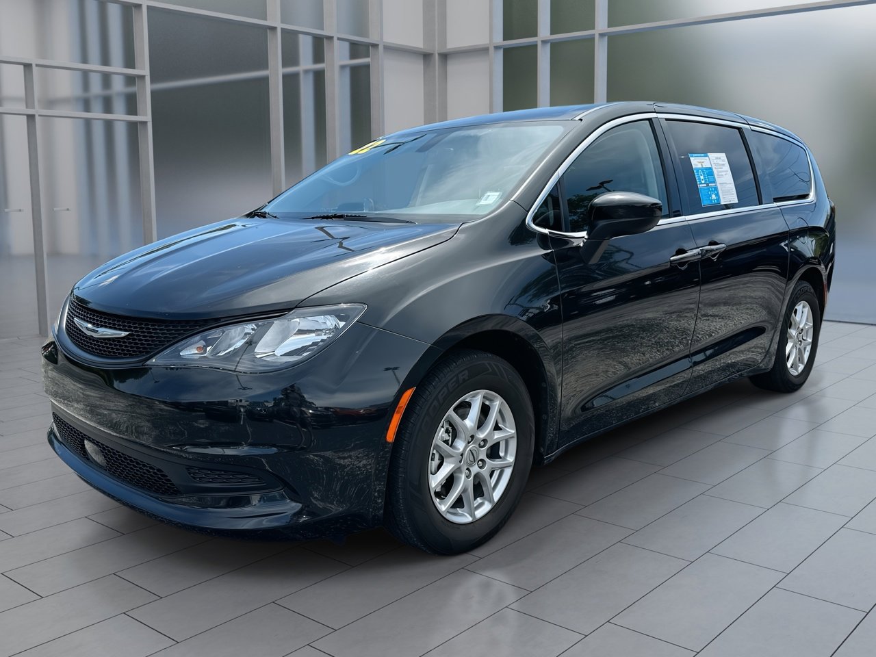2022 Chrysler Voyager LX photo 2