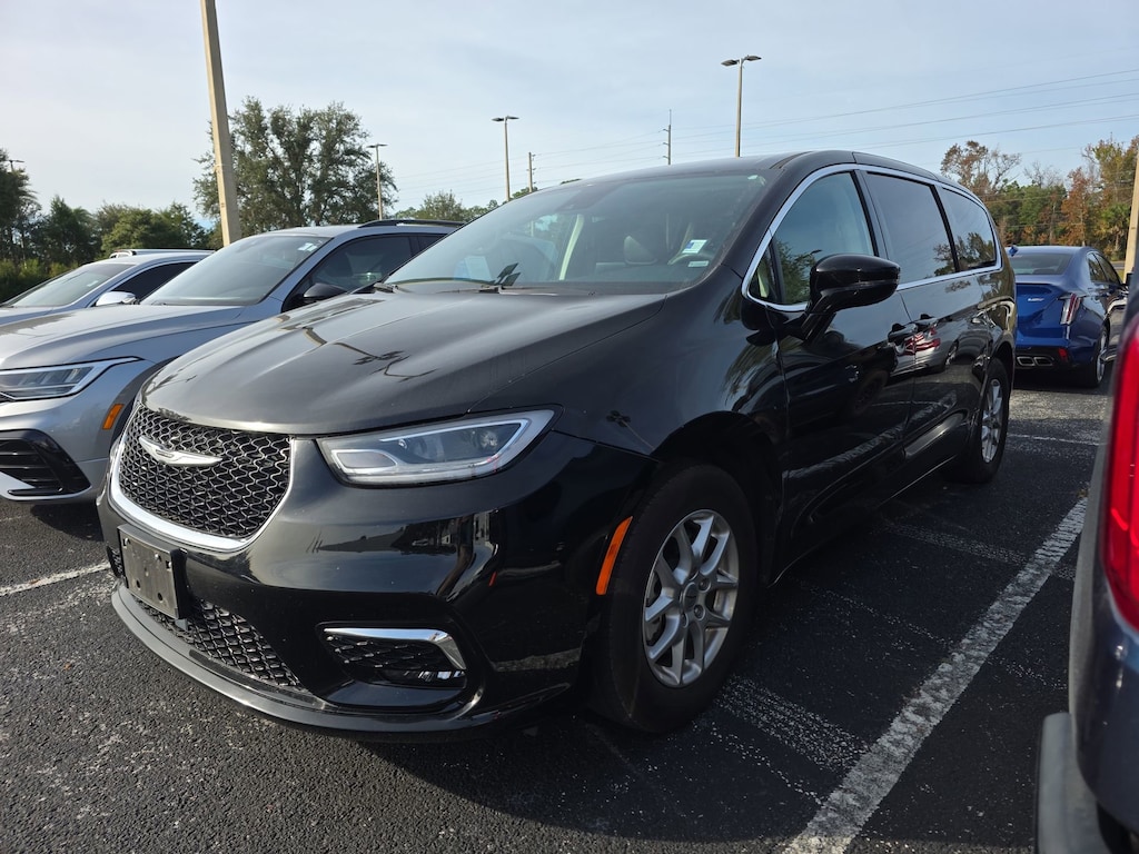 Used 2024 Chrysler Pacifica Touring L Touring L FWD